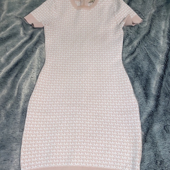 Clothes - Picture 9 of 9